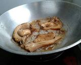 A picture of step 2 of Marinated pork chops on soy sauce (Bistek).