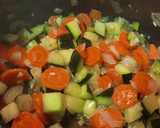 Foto del paso 3 de la receta: Sopa de Zanahoria y calabacín con garbanzos