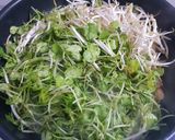 Hình bước làm 3 của món Eat clean - Tôm xào cải mầm và giá