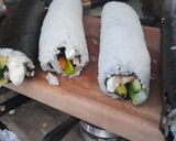 Foto del paso 3 de la receta: Sushi de pollo, palta y queso