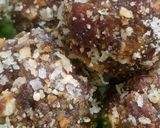 खजूर लाडू (Khajoor Ladoo Recipe In Marathi) रेसिपी स्टेप 7 फोटो 