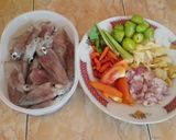 Foto langkah ke 1 dari resep Pindang cumi hitam.