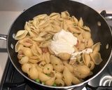 A picture of step 6 of Pea and pancetta pasta.