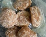 A picture of step 1 of Puffed rice chikki.