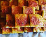 Foto del passaggio 5 della ricetta Pizzette dell'ultimo minuto con pasta sfoglia e base per pizza