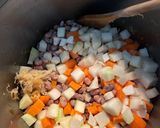 Savanyú káposztás bableves gazdagon recept fázis 2 fotója