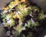 Une image de l'étape 1 de Salade feuille de chêne sauce deux moutardes,deux vinaigres et soja.
