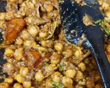 A picture of step 2 of Pindi chole.