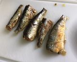 Une image de l'étape 3 de Œufs farcis aux sardines, tomate et épices, câpres et endive italienne.