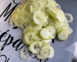 Une image de l'étape 2 de Salade de concombre et tomates à l’ananas, crème et oignon doux.