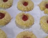 Foto langkah ke 7 dari resep Strawberry Thumbprint Cookies.
