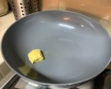 A picture of step 2 of Easy Sautéed Shrimp.