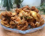 A picture of step 5 of Aloo Pyaz k Pakoray.