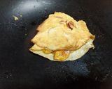 A picture of step 2 of Banana omelet burger.