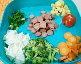 Foto langkah ke 1 dari resep Sop Sosis Brokoli.