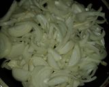 Foto del paso 2 de la receta: Muslos de pollo "encebollados" sin tacc