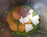 Foto del paso 4 de la receta: Bizcocho de calabacín con frutos secos