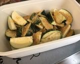 Une image de l'étape 3 de Courgettes rondes façon potatoes aux herbes de Provence et épices méridionales.