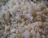 Foto langkah ke 2 dari resep Cauliflower Fried Rice For Diet.