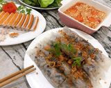 A picture of step 3 of Bánh cuốn made with rice paper.