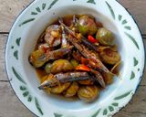 Foto langkah ke 6 dari resep Tumis Ikan Asin dan Terong Gelatik.