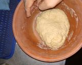 Foto langkah ke 2 dari resep Donat Maizena ekonomis.