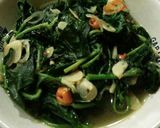 Foto langkah ke 2 dari resep Tumis bayam kuah alakadarnya.