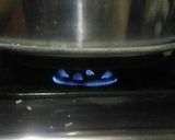 Foto langkah ke 5 dari resep Cara menggunakan baking pan orchid.