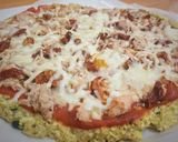 Foto del paso 5 de la receta: Pizza de atún con base de calabacín