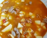 Pas rețetă Gulaș cu carne de porc, cârnați de casă și legume 3 fotografie
