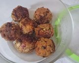 A picture of step 6 of Cottage cheese balls.