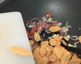 Foto langkah ke 3 dari resep Nasi goreng sosis.