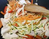 A picture of step 3 of Sweet chilli noodle stir fry.