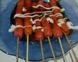 Foto langkah ke 3 dari resep Sosis panggang with saos tomat dan mayones.