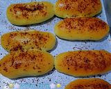 Foto langkah ke 4 dari resep Hot Sausage Bread with Chilli powder.