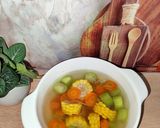 Foto langkah ke 4 dari resep Sayur Bening Oyong, Wortel & Jagung.
