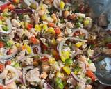 Foto del paso 3 de la receta: Tacos de langostinos y atún