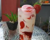 Foto langkah ke 5 dari resep Strawberry latte.