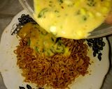Foto langkah ke 4 dari resep Martabak Mie Rebon.