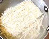 A picture of step 2 of Hakka Noodles.