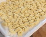 Foto del passaggio 3 della ricetta Malloreddus con salsiccia e pomodoro
