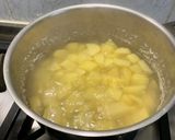 Une image de l'étape 4 de Purée de pommes de terre à l'ail et à la crème.