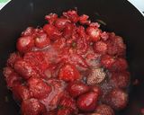 Foto langkah ke 2 dari resep 291. Selai Strawberry Homemade.