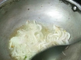 સેઝવાન ફ્રાઇડ રાઈસ (Schezwan Fried rice recipe in Gujarati)