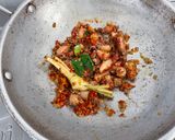 Foto langkah ke 4 dari resep Oseng Cumi Pedas.