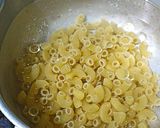 Foto langkah ke 1 dari resep Macaroni Schotel Panggang Keju 🧡.