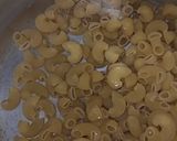 देसी मसाला मैक एंड चीज़(desi masala mac and cheese recipe in hindi) रेसिपी चरण 1 फोटो