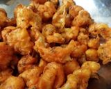 A picture of step 3 of Cauliflower Manchurian.