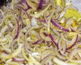Foto del paso 2 de la receta: Bondiola con salsa de cebollas a la mostaza y papas al natural