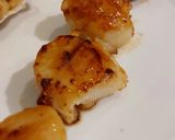 Une image de l'étape 6 de Coquilles St Jacques sauce teriyaki et nouilles soba au corail.